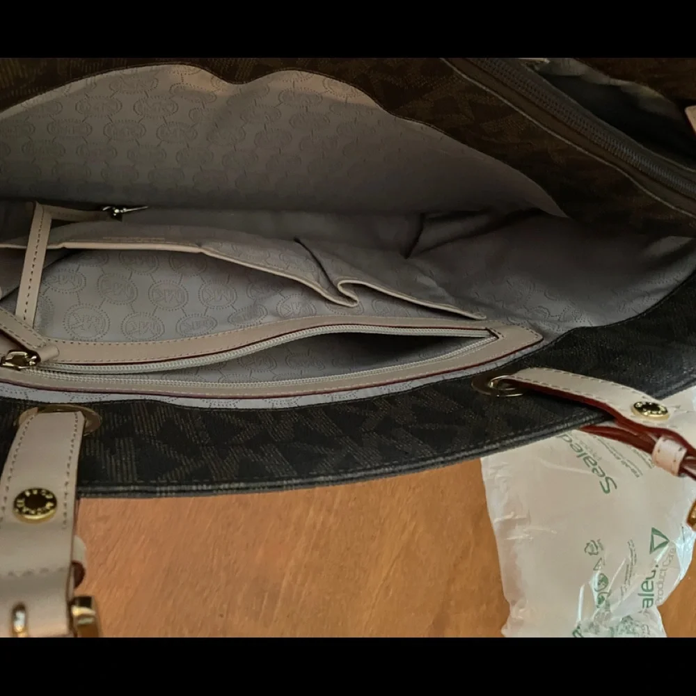 Micheal Kors Tote